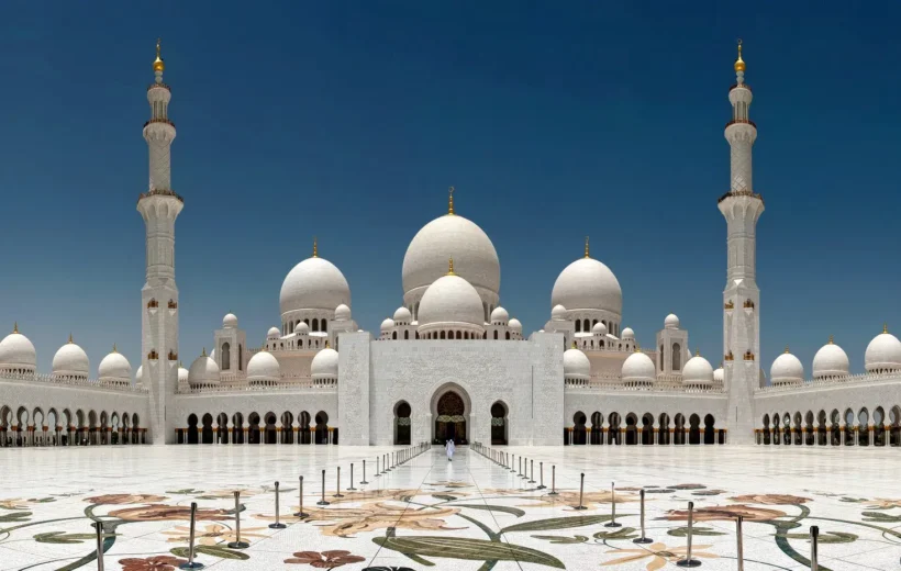 Abu Dhabi City Tour With VIP Desert Tours For a Full Day